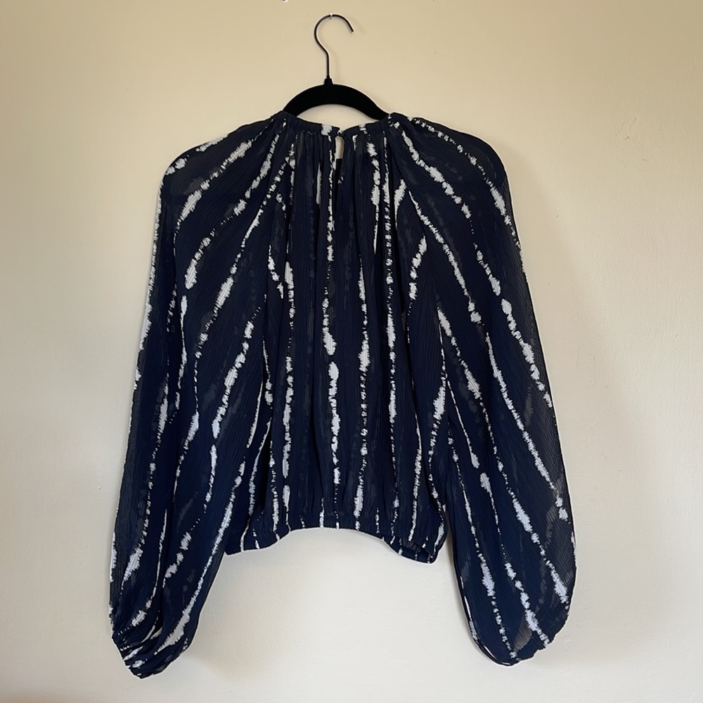 H&M Pattern Blouse - Picture 2 of 3
